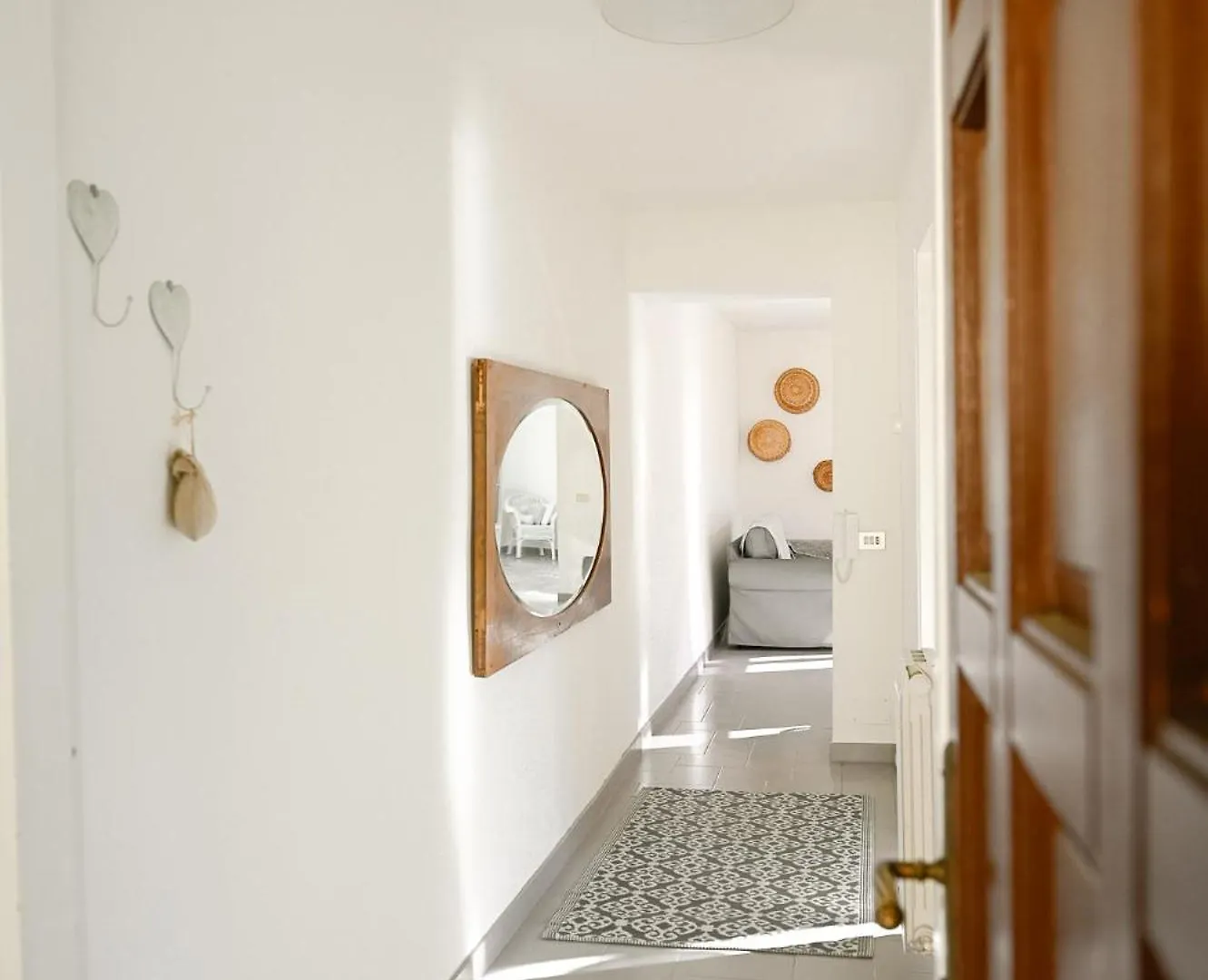 Lake View Cozy Apartment With Small Garden Como