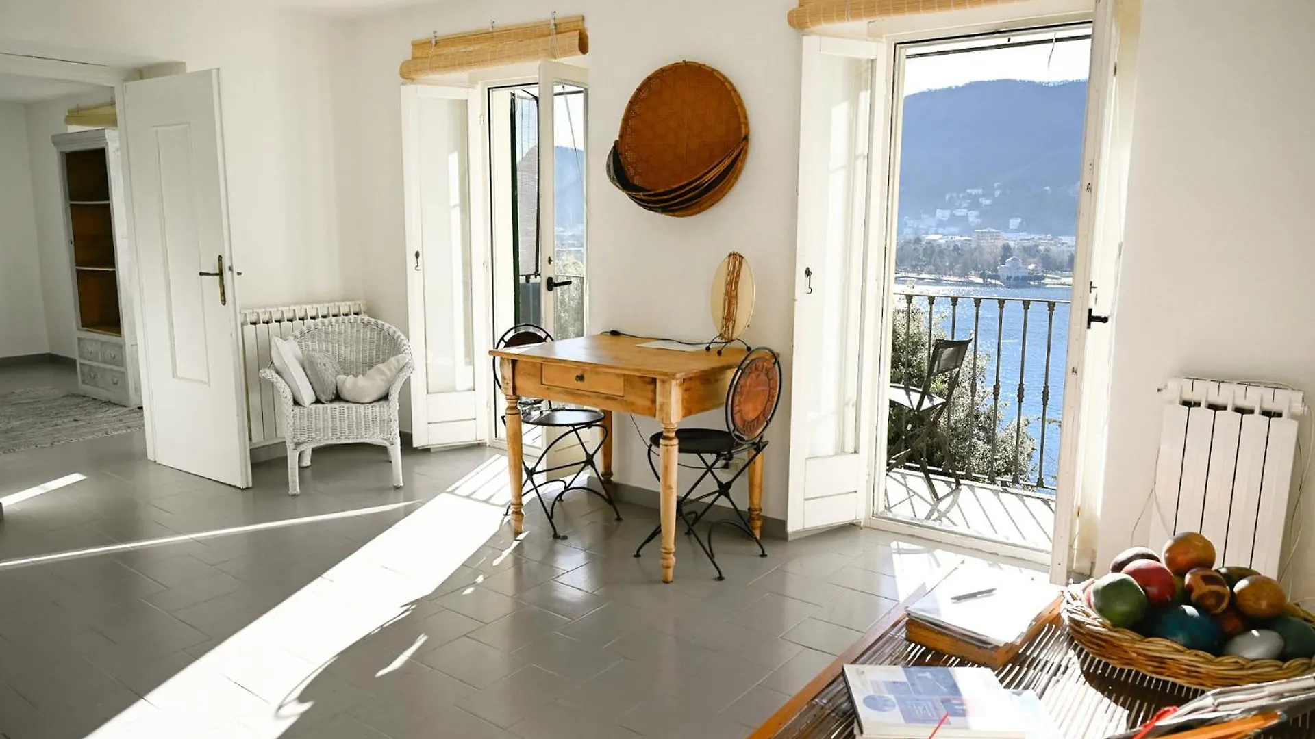 Lake View Cozy Apartment With Small Garden Como Italia